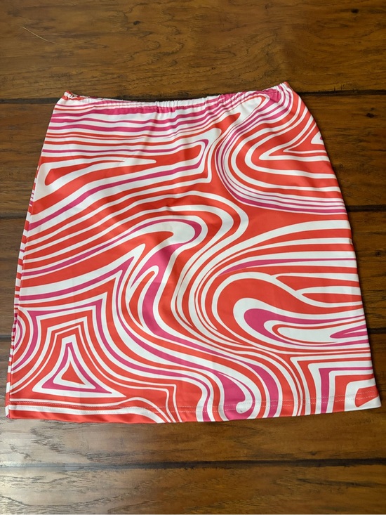 SHEIN Dresses & Skirts - SHEIN Pink & White Swirl Mini Skirt - Size Medium